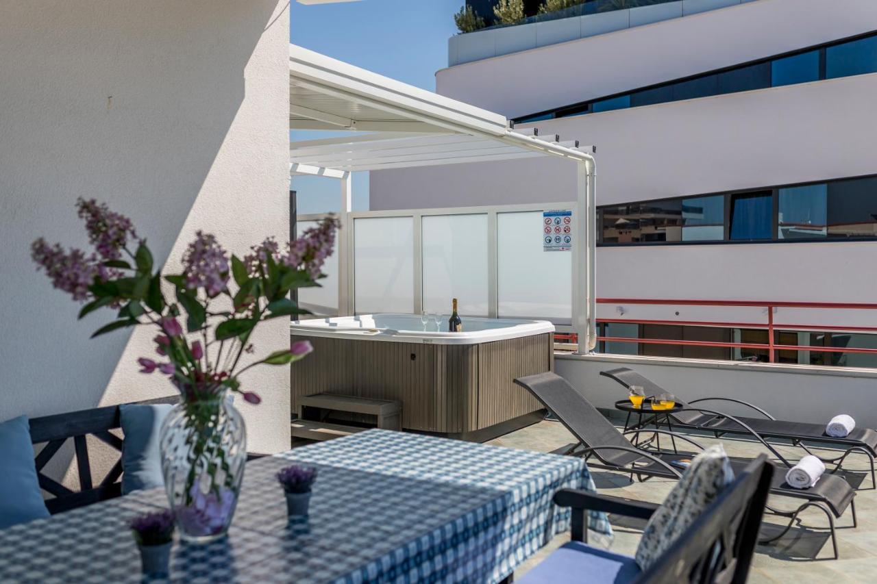 Seaside Penthouse With Hot Tub Sky Living Apartment Split Ngoại thất bức ảnh