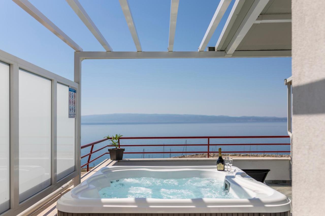 Seaside Penthouse With Hot Tub Sky Living Apartment Split Ngoại thất bức ảnh