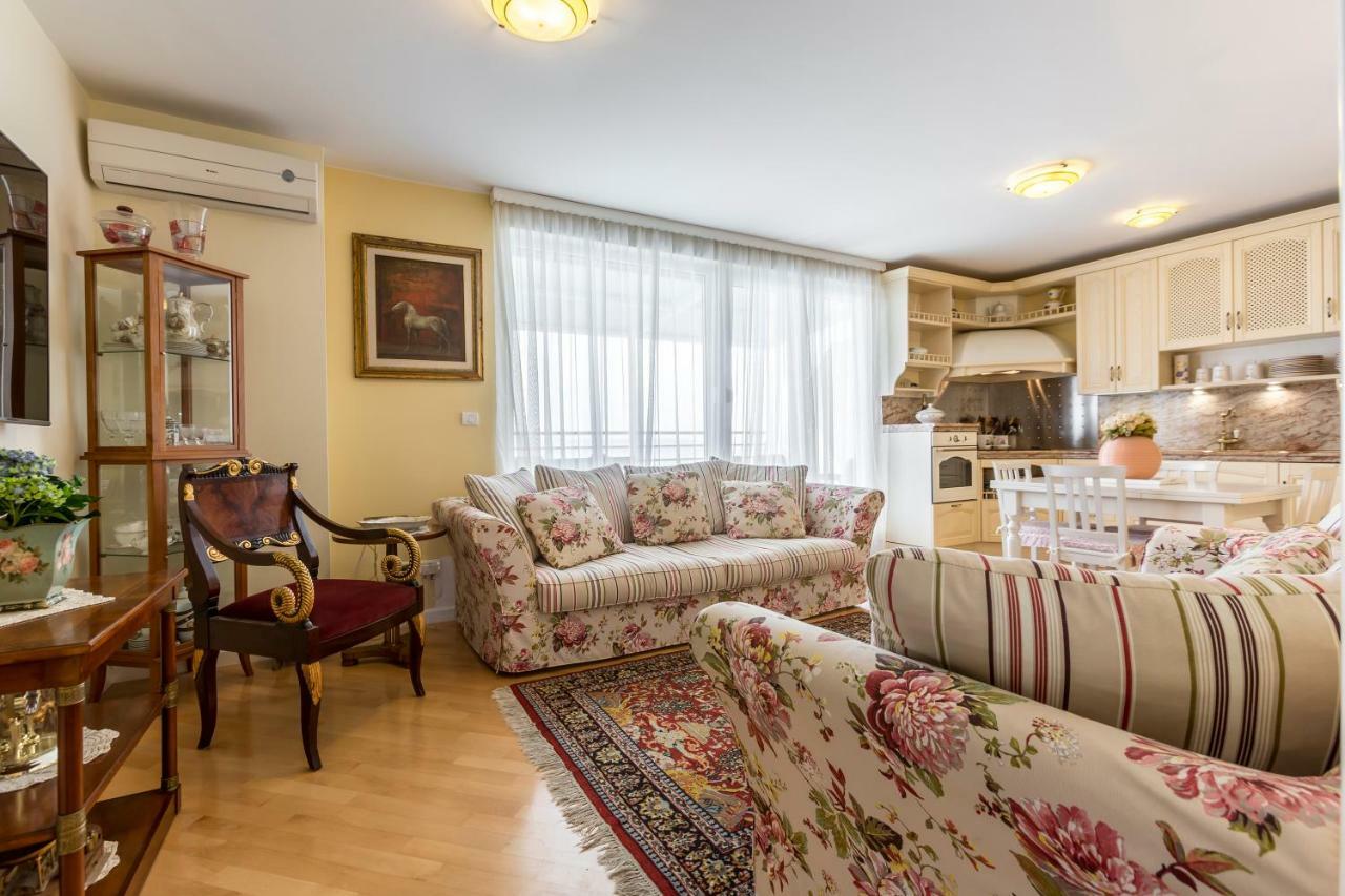 Seaside Penthouse With Hot Tub Sky Living Apartment Split Ngoại thất bức ảnh