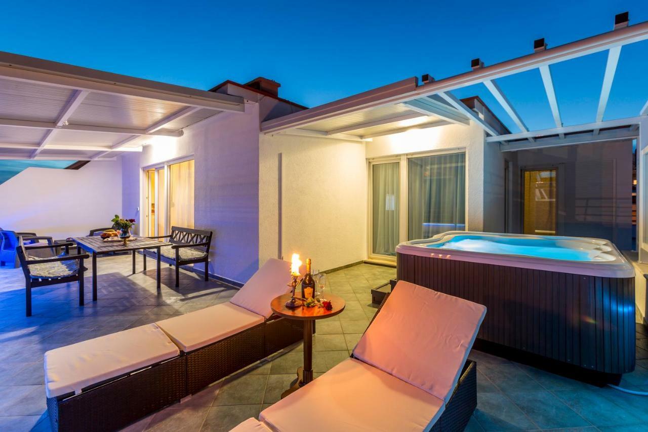 Seaside Penthouse With Hot Tub Sky Living Apartment Split Ngoại thất bức ảnh
