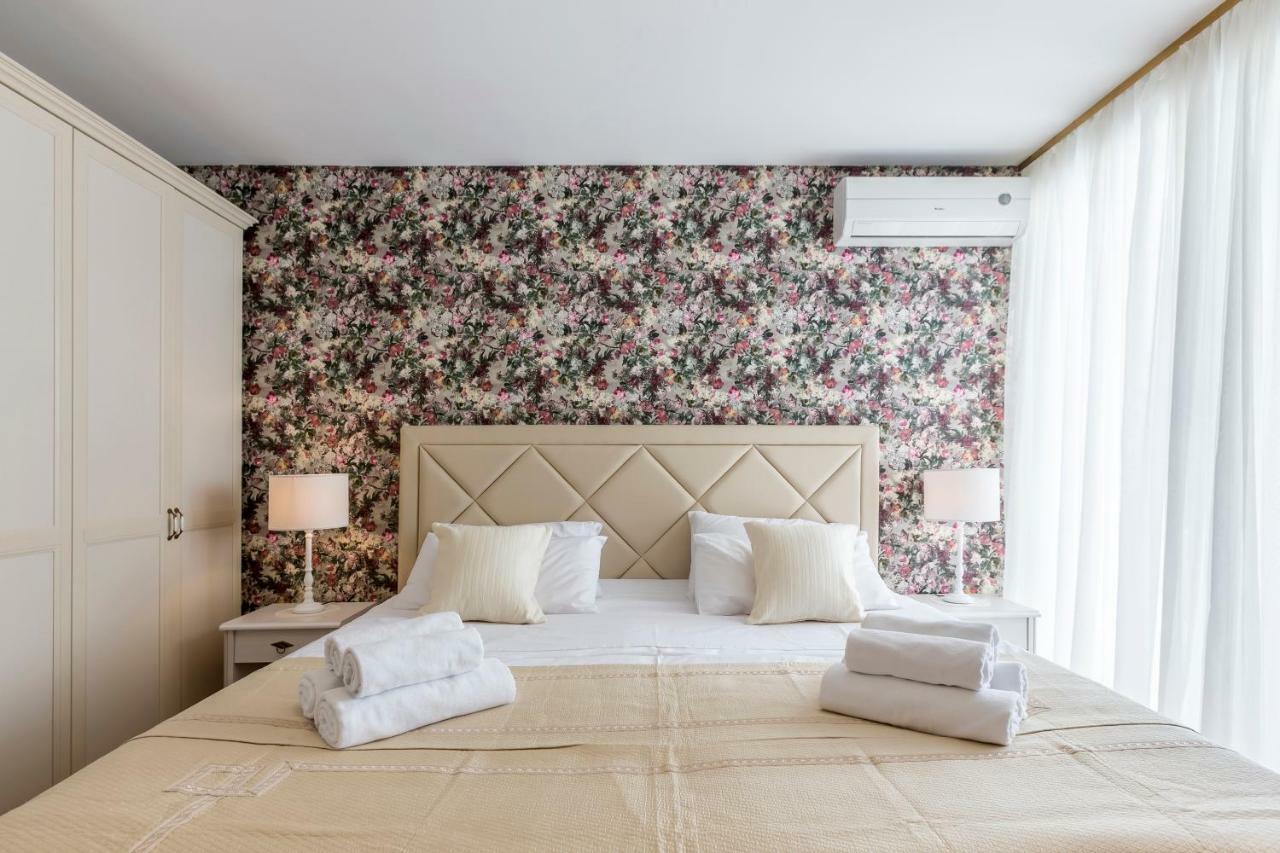 Seaside Penthouse With Hot Tub Sky Living Apartment Split Ngoại thất bức ảnh