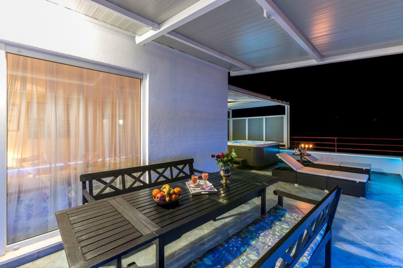 Seaside Penthouse With Hot Tub Sky Living Apartment Split Ngoại thất bức ảnh